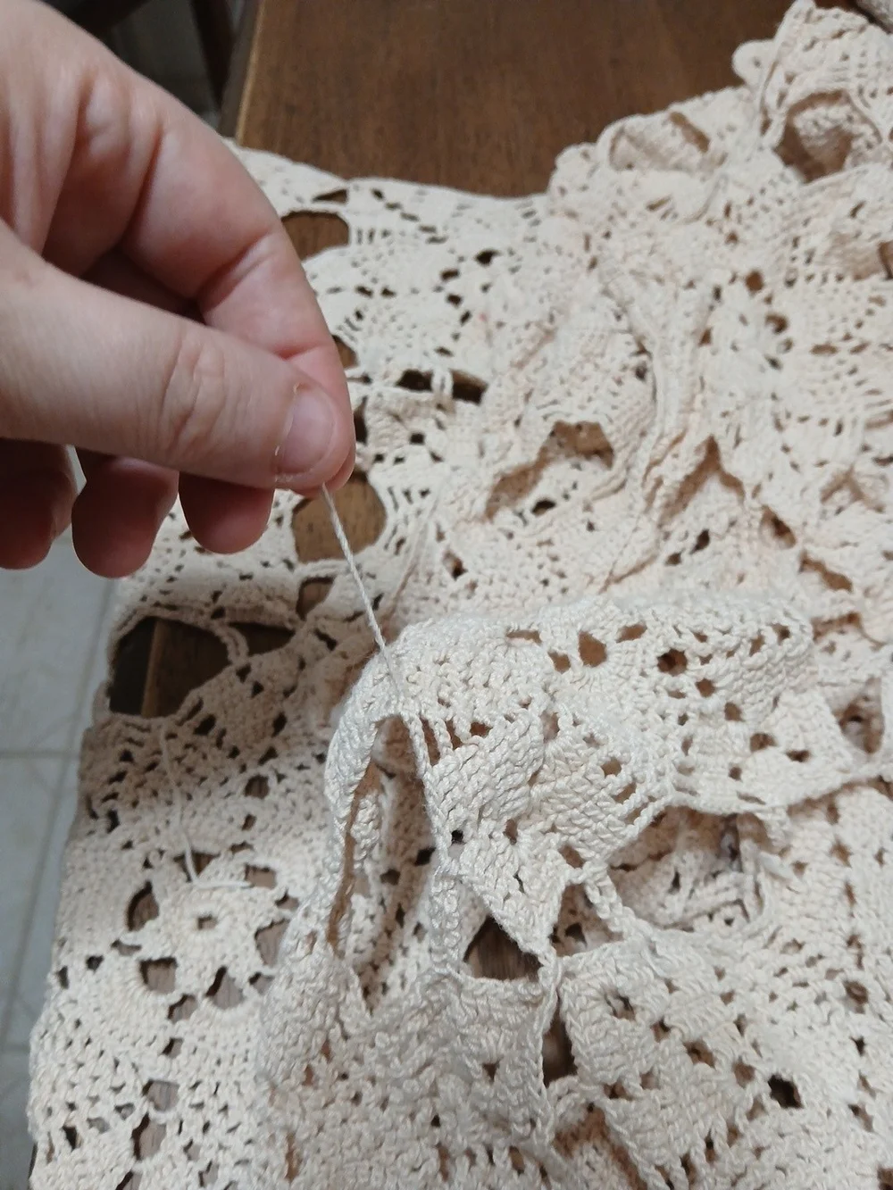 Vintage Handmade Crochet Lace Cotton Ecru Bed Coverlet Scallop Tablecloth 108x50